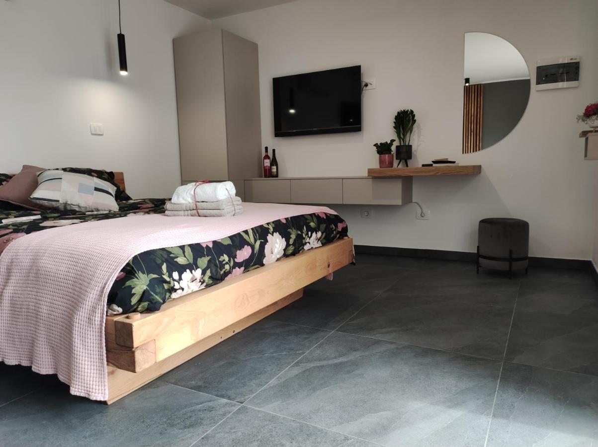 Boutique Rooms By Petric Winery Dobravlje Kültér fotó